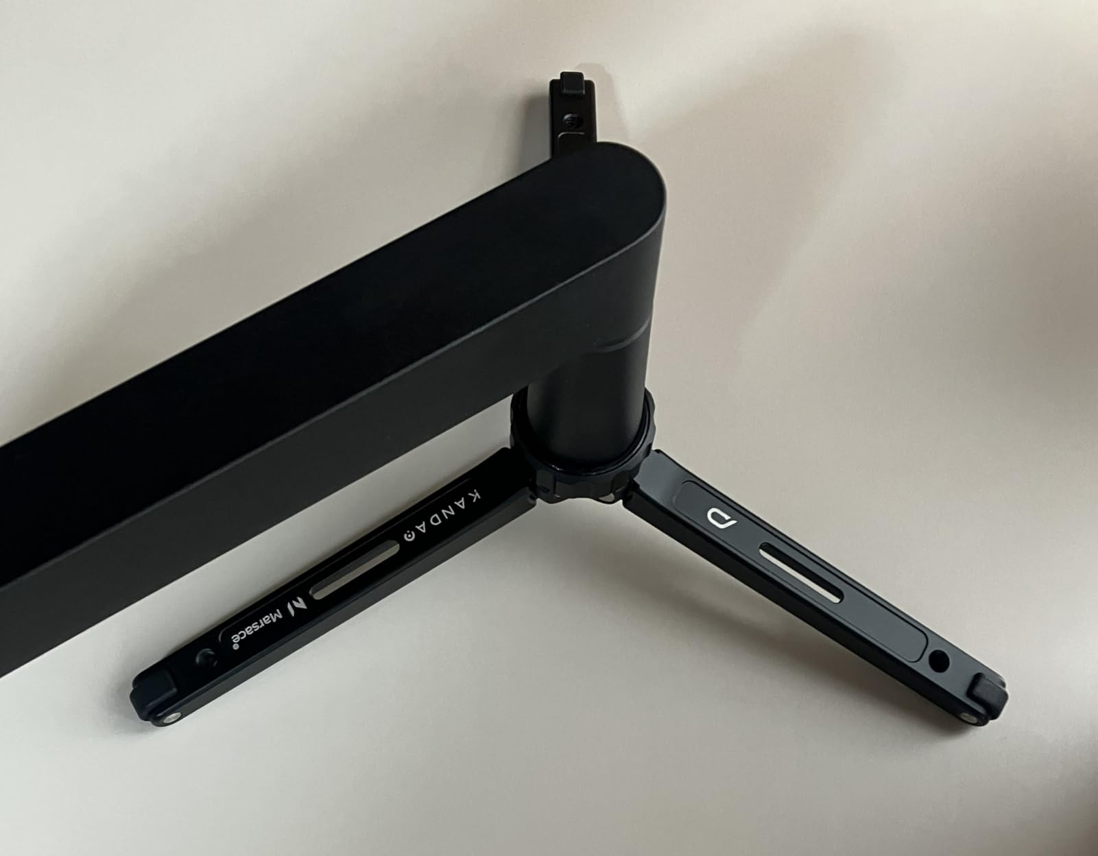 Elgato Wave Mic Arm Desk Plate fixation bureau noir