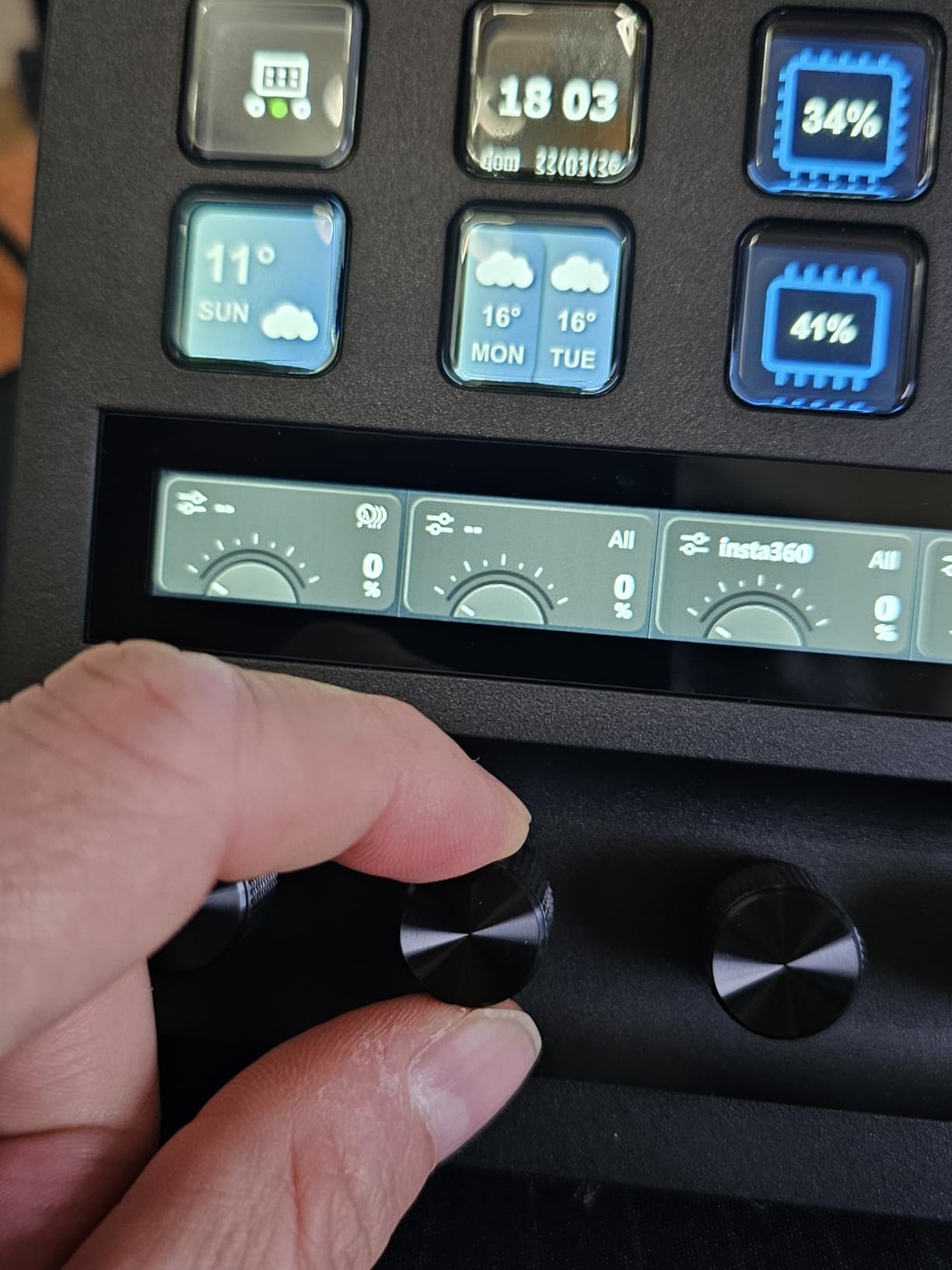 Elgato Stream Deck + console noir boutons rotatifs tactile